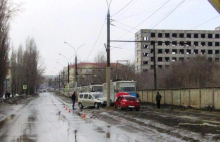 Парень-пассажир Рэно пострадал в ДТП с «Лада Ларгус» в Липецке Парень-пассажир Рэно пострадал в ДТП с «Лада Ларгус» в Липецке